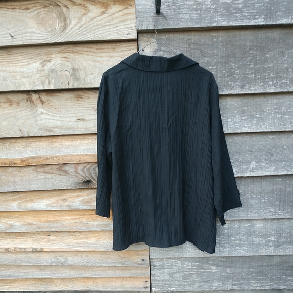 SOLD!!!!  White Stag Women's Blouse Button Front Wavy Fancy Black   XL  (16-18) - Picture 6 of 9